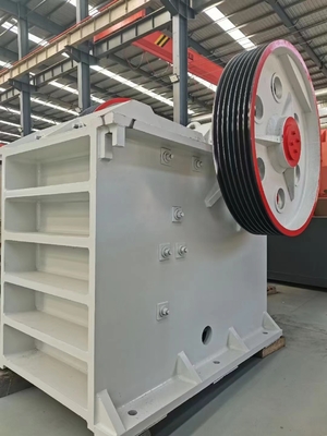 type machine en pierre élevée de la mâchoire 110Kw de broyeur de cône de la capacité PE750*1060 380V de broyeur de roche