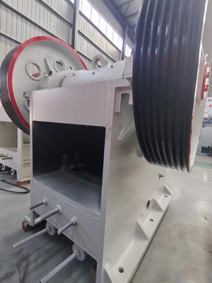 type machine en pierre élevée de la mâchoire 110Kw de broyeur de cône de la capacité PE750*1060 380V de broyeur de roche