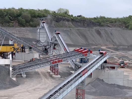 250 - Le broyeur mobile utilisé 300 par TPH agrège le broyeur de mâchoire secondaire dans la carrière et le mien