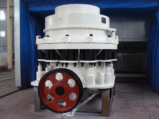 Machine Mn13Cr2 PYB équipement minier concasseur et de 600 de broyeur de cône de ressort de 480 TPH