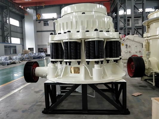 machine 220Kw de broyeur de cône de 235mm Symons 5,5 pour le procédé de débris de démolition