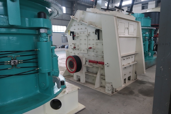 Carrière secondaire de la machine 200Kw PF1315 de concasseur de pierres à percussion horizontale écrasant la dolomite