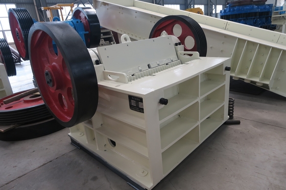 Broyeur fait sur commande de roche de chaux de la plus grande capacité PE400*600 de machine de broyeur de mâchoire pour la carrière