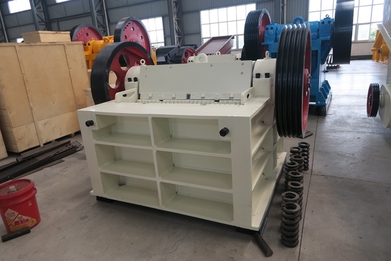 Broyeur fait sur commande de roche de chaux de la plus grande capacité PE400*600 de machine de broyeur de mâchoire pour la carrière