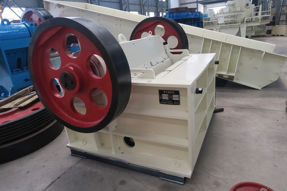 Broyeur fait sur commande de roche de chaux de la plus grande capacité PE400*600 de machine de broyeur de mâchoire pour la carrière