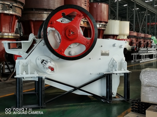 100Kw écrasant le broyeur de mâchoire C106 de la fraiseuse 8474209000 dans la carrière et le mien