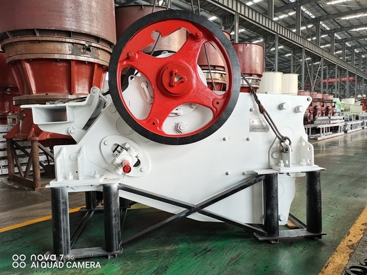 100Kw écrasant le broyeur de mâchoire C106 de la fraiseuse 8474209000 dans la carrière et le mien