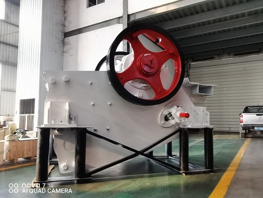 100Kw écrasant le broyeur de mâchoire C106 de la fraiseuse 8474209000 dans la carrière et le mien