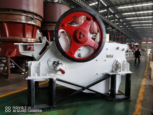 100Kw écrasant le broyeur de mâchoire C106 de la fraiseuse 8474209000 dans la carrière et le mien