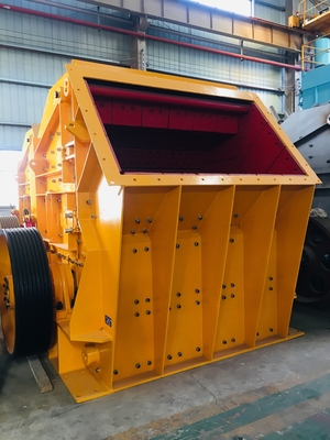 La machine mobile 315Kw de broyeur à percussion PF1320 bascule les machines de traitement en pierre