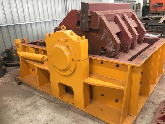 Machine hydraulique de broyeur à percussion de carrière PF1210 portatif pour les minerais moyens de dureté