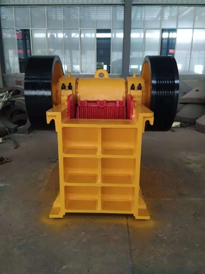 Minerai de fer d'agrégat de machine de Mini Small Portable Jaw Crusher écrasant le minerai en métal