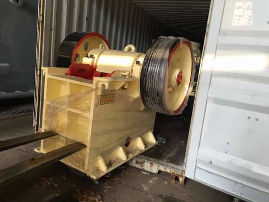 Dimension de alimentation du broyeur 500mm de roche de minerai d'or de voie de Mini Small Mobile Jaw Crusher