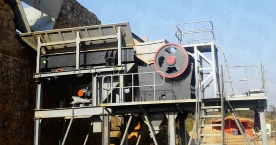 Machine montée sur des rails de broyeur de mâchoire de PE pour l'exploitation de roche de carrière
