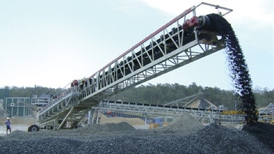 Transport d'exploitation de largeur du convoyeur à bande de transfert de minerai de fer 200Kw 1200mm résistant à la chaleur