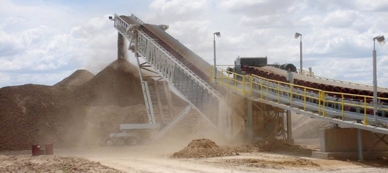 Convoyeur à bande mobile incurvé en caoutchouc pour l'agrégat de gravier de sable de minerai de boue de saleté