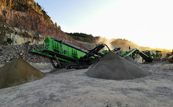 convoyeur concret portatif mobile de la machine 180 TPH de broyeur de la chenille 50Kw
